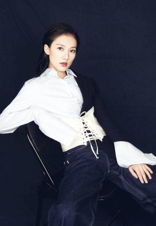 皇冠足球平台代理_端庄美丽的东北姑娘皇冠足球平台代理,演9次女一号没红,如今终于红了