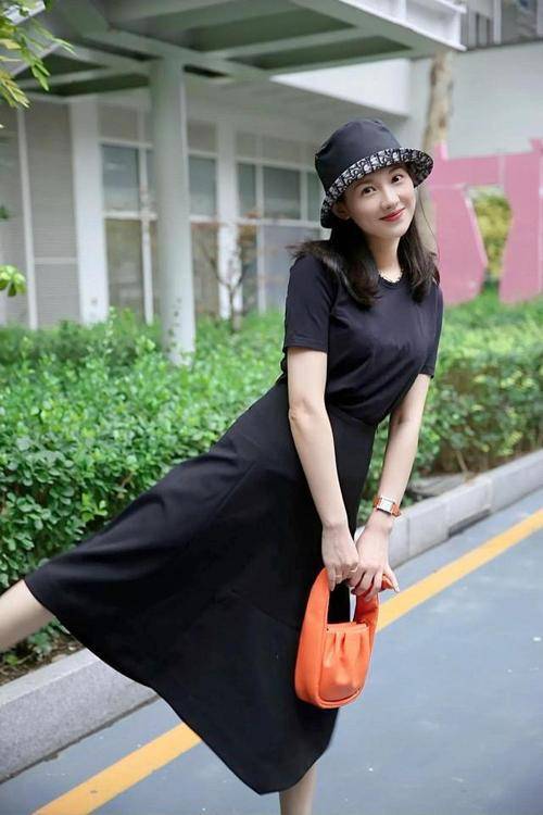 皇冠足球平台代理_端庄美丽的东北姑娘皇冠足球平台代理,演9次女一号没红,如今终于红了