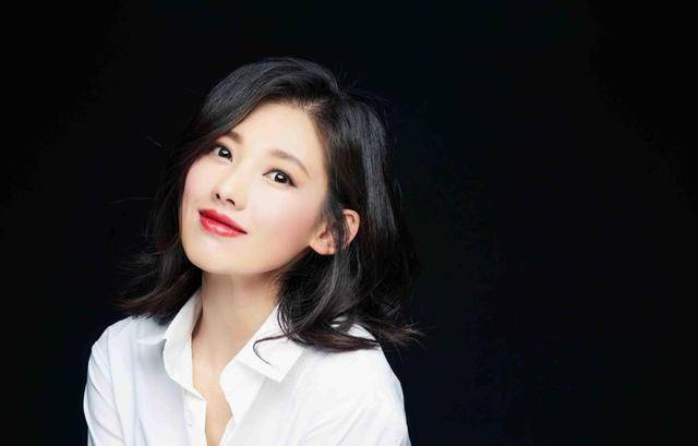 皇冠足球平台代理_端庄美丽的东北姑娘皇冠足球平台代理,演9次女一号没红,如今终于红了