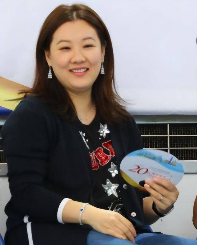 法甲在哪里看直播_梁锦松恐怕现在后悔了法甲在哪里看直播,主要没想到小他26岁的伏明霞,老这么快