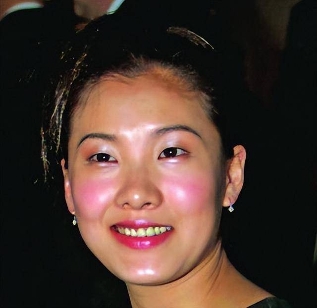 法甲在哪里看直播_梁锦松恐怕现在后悔了法甲在哪里看直播,主要没想到小他26岁的伏明霞,老这么快