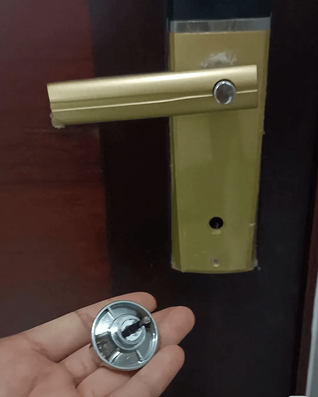 皇冠足球管理平台出租_云南3名女生因门锁损坏被困民宿皇冠足球管理平台出租,错过考研最后一科!最新回应