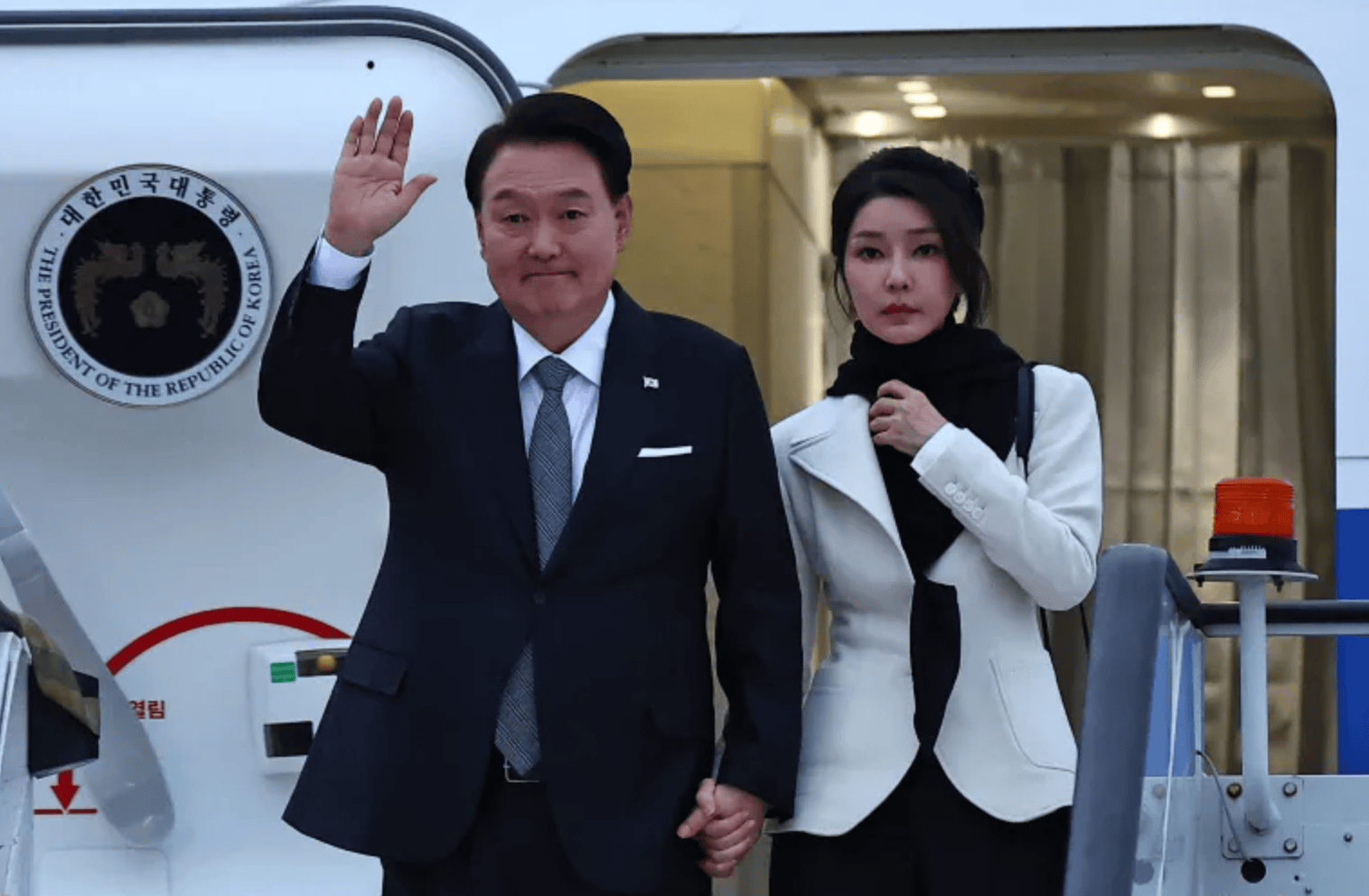 皇冠球盘怎么做代理_韩总统尹锡悦手机通话记录被查皇冠球盘怎么做代理,第一夫人被曝“戒严当天从整形医院匆忙返回官邸”