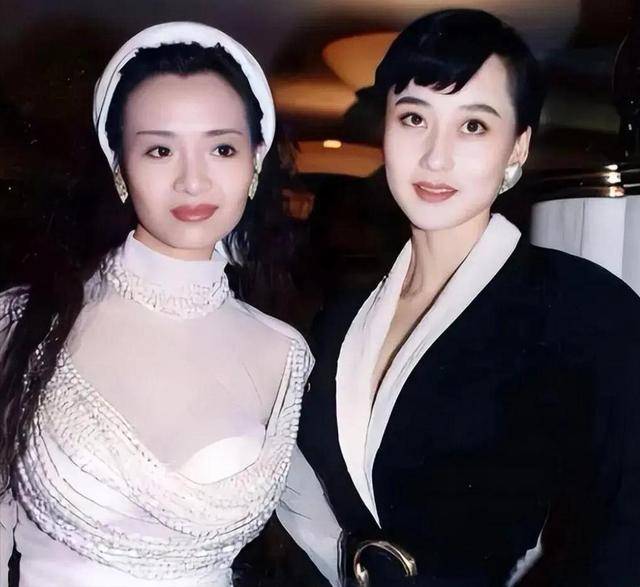 皇冠足球注册_利智算不算顶级大美人皇冠足球注册?看看她和关之琳、翁虹的合照就知道了