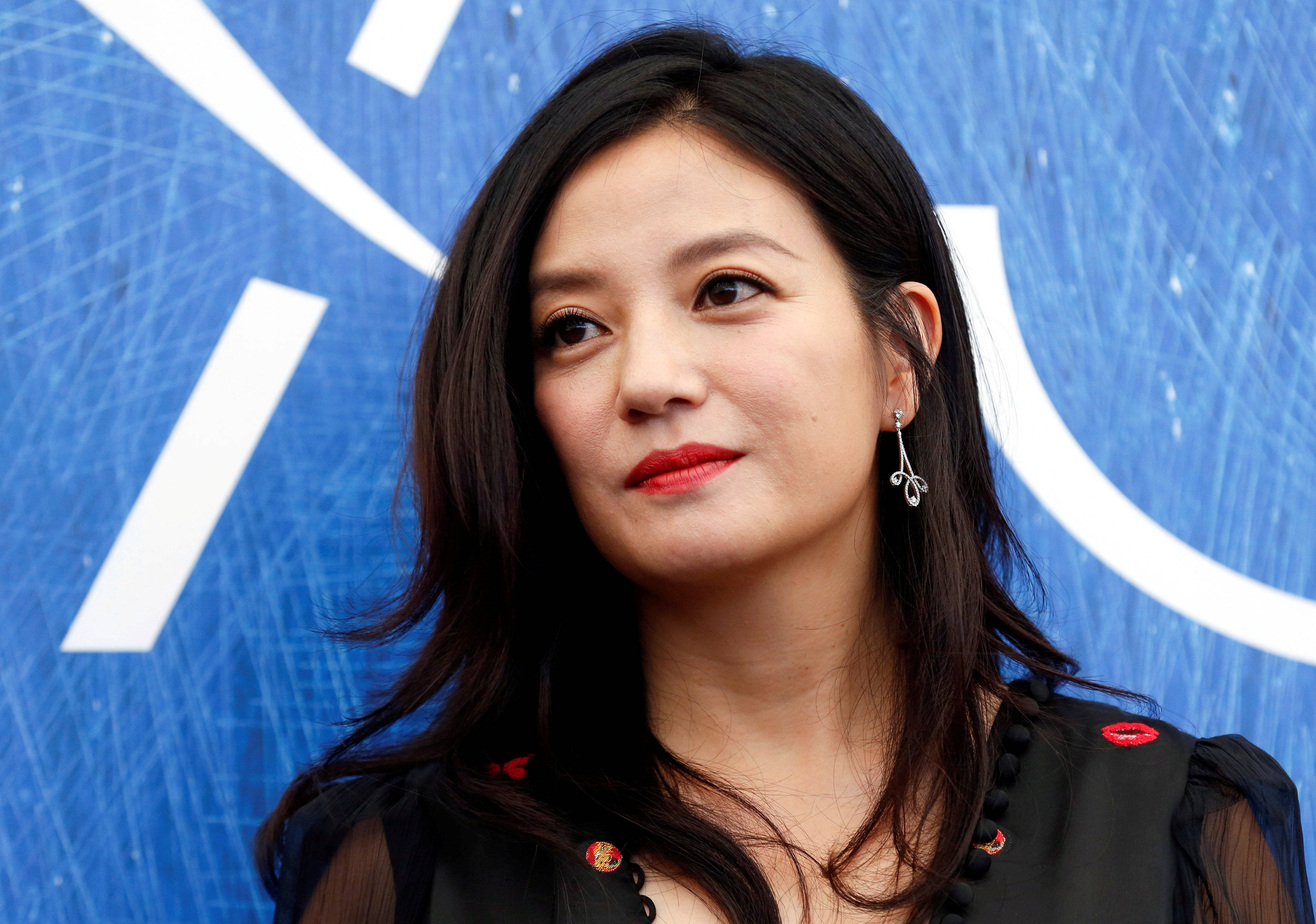 皇冠登3代理申请_赵薇发文官宣和黄有龙离婚:任何关于他的事件都与皇冠登3代理申请我无关