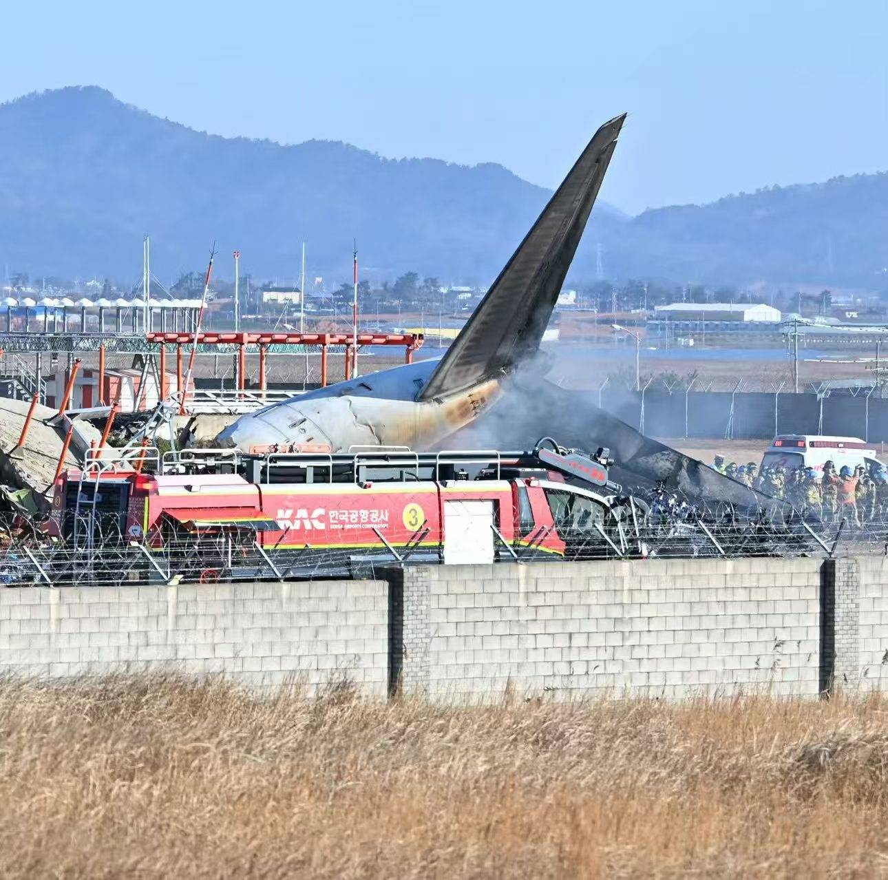 皇冠信用网怎么开户_韩国客机起火事故细节:起落架无法正常展开皇冠信用网怎么开户,腹部着陆降速不足