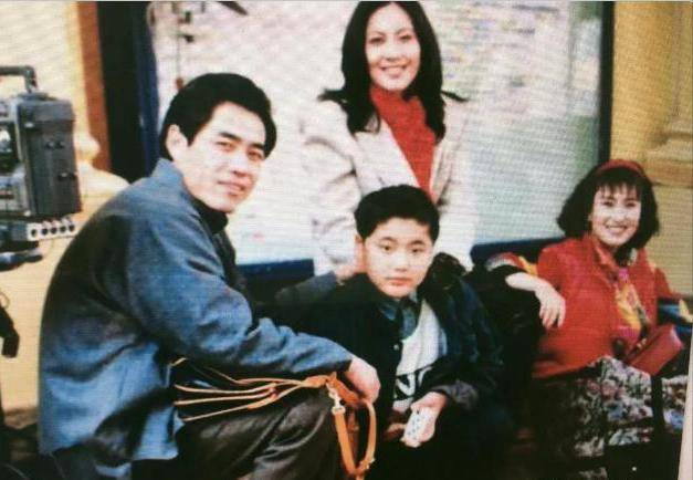 皇冠信用开户_父亲是央视“一哥”皇冠信用开户,他低调娶影后之女,39岁生一女成人生赢家