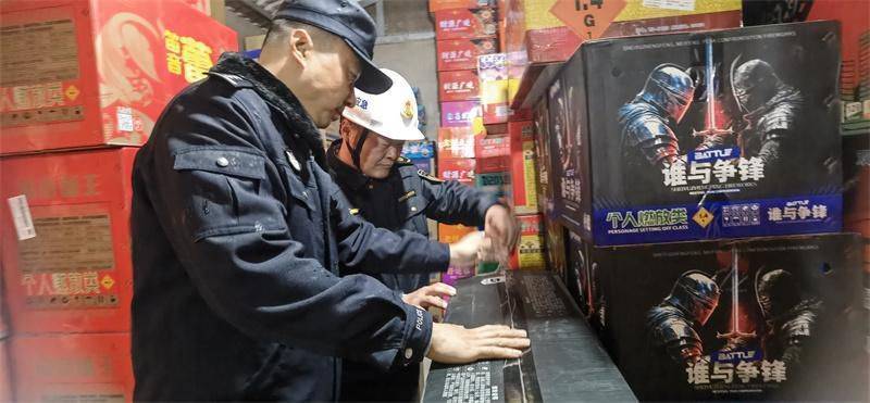 皇冠信用网正版_2人被刑拘皇冠信用网正版!江苏南京警方查获一非法销售储存烟花爆竹窝点