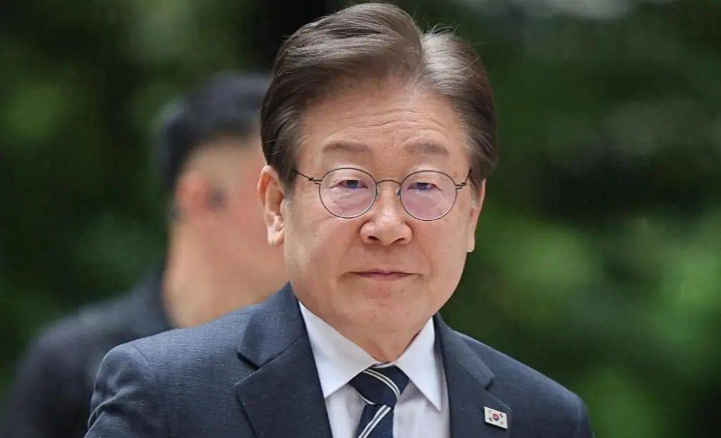 皇冠信用网开户_最后时刻皇冠信用网开户,中方接到电话,尹锡悦官宅被警车包围,在野党对华表态