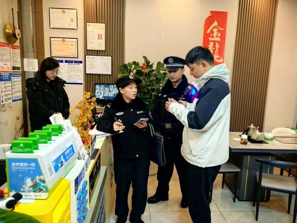 皇冠会员开户申请_昆明出动两千余名警力检查重点区域皇冠会员开户申请,整改115个问题隐患