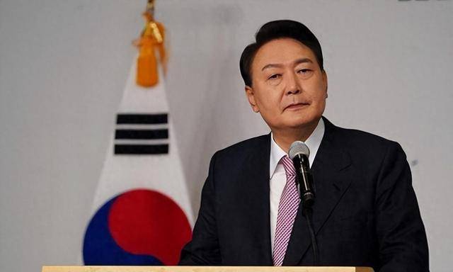 皇冠体育信用网_尹锡悦命运迎来转折?11000人聚集总统官邸外皇冠体育信用网,在野党棋差一招