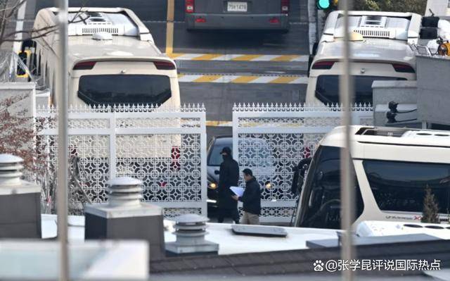 皇冠登3管理出租_韩国军警相互开火皇冠登3管理出租,百姓做好牺牲准备,尹锡悦却坐着车悄悄跑路了