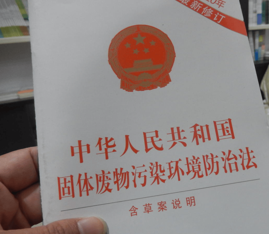 皇冠代理账号注册_四川乐山一物流公司在荒地擅自倾倒1700斤危险废物皇冠代理账号注册,被罚款51万元