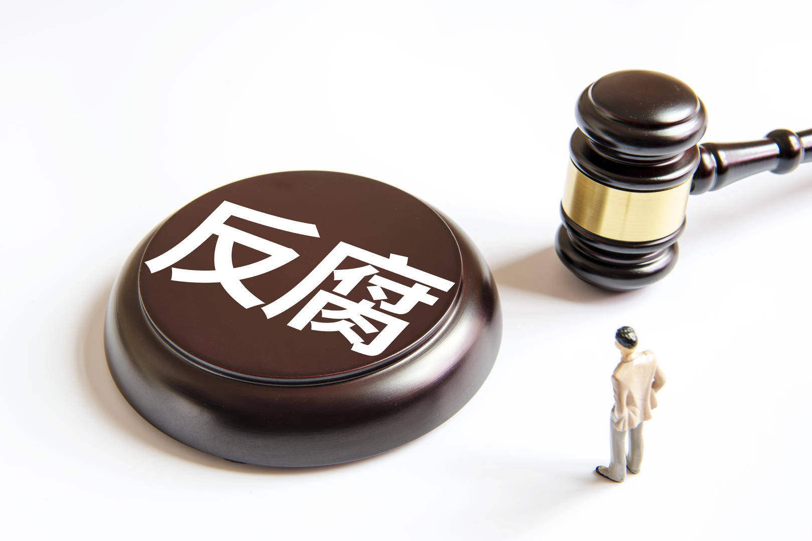 皇冠信誉网_云南2名退休干部被开除党籍取消待遇皇冠信誉网,均构成严重职务违法并涉嫌受贿犯罪