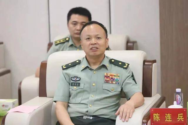 皇冠足球网址_上海警备区司令员陈连兵皇冠足球网址,任上海市委常委
