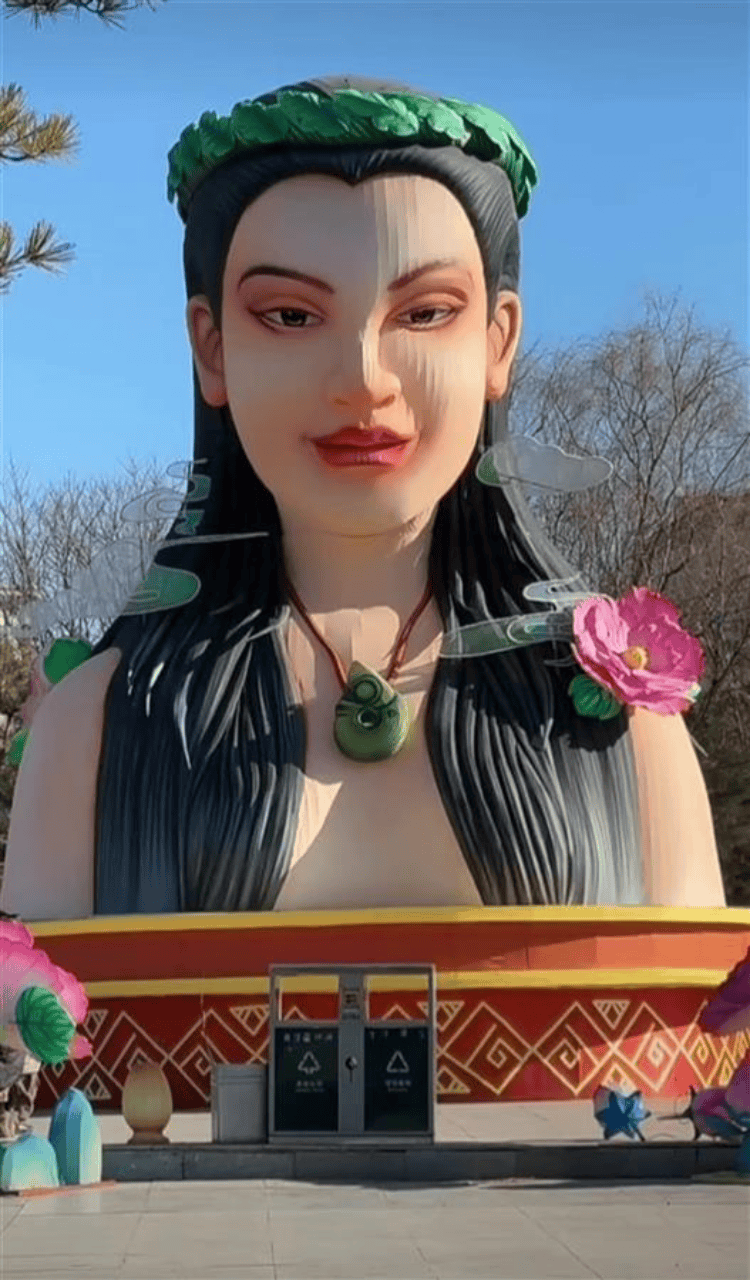 皇冠网址登录多少_辽宁一女神形象花灯引争议皇冠网址登录多少,文旅局:原型是出土文物复原像,正沟通