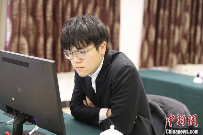 皇冠账号申请_冲击九冠王皇冠账号申请!柯洁距改写中国围棋历史仅差一盘棋