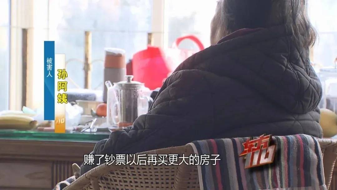 皇冠信用额度_上海阿姨145万现金平铺在沙发上皇冠信用额度,警察傻眼:竟要给陌生人拿走?