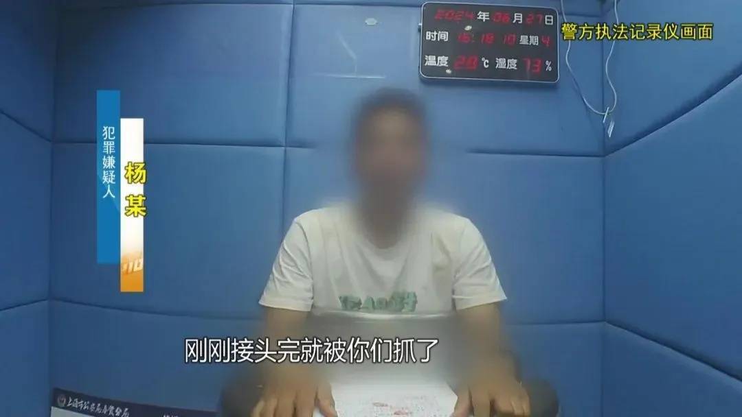 皇冠信用额度_上海阿姨145万现金平铺在沙发上皇冠信用额度,警察傻眼:竟要给陌生人拿走?