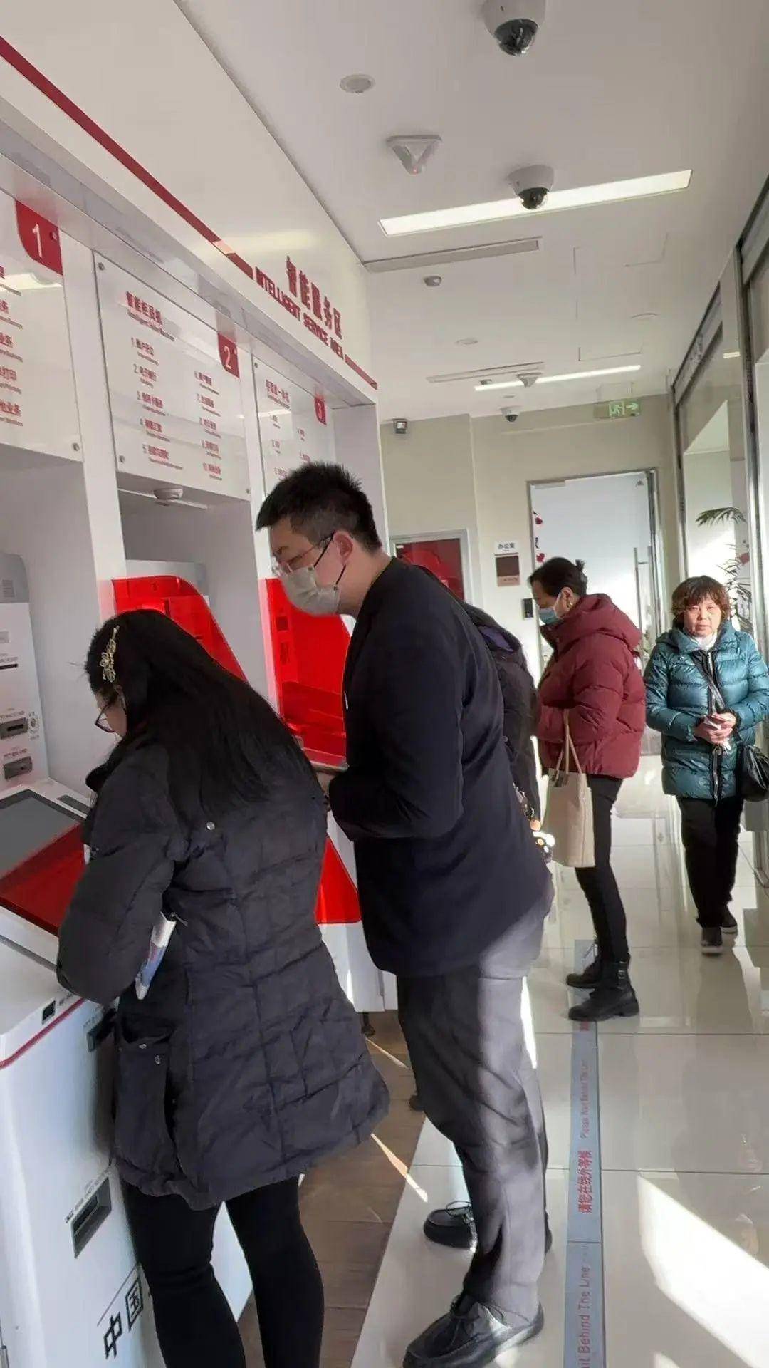 巴黎奥运会足球_“都在排队取钱巴黎奥运会足球!”今天不少人懵了:ATM机都取光了?紧急提醒