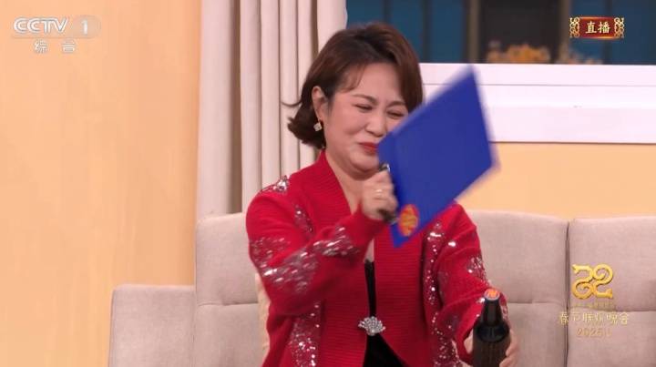 奥运会足球_女演员金晨春晚出状况奥运会足球?最新回应