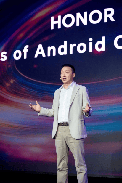皇冠官网app_华为三折叠惊艳西班牙国王! 中国手机欧洲亮剑皇冠官网app,唯独OPPO和vivo两巨头“消失”,小米荣耀秀肌肉,争媒体团