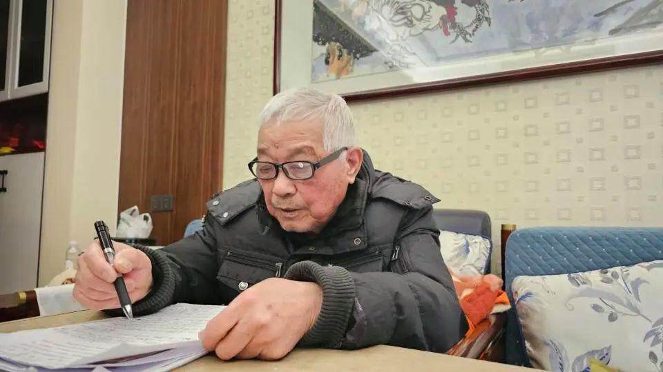 皇冠登入网址_湖南82岁老人写在烟盒上的建议获采纳皇冠登入网址,怎么回事?