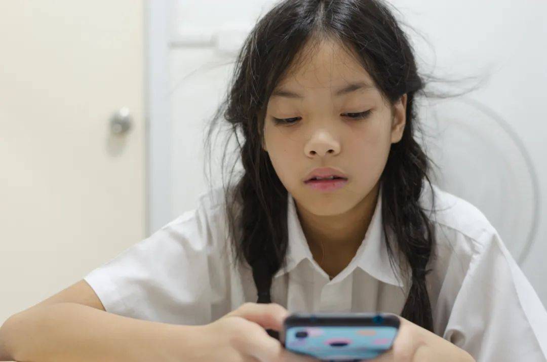 皇冠信用网代理
_学生禁玩手机皇冠信用网代理
,催生孩子间的地下交易