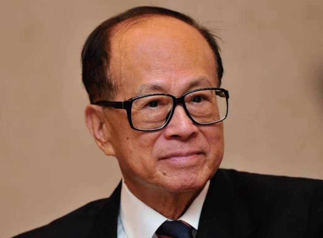 皇冠网址_97岁李嘉诚赌输了!香港特首发声皇冠网址,中国甩出王牌,新格局被打开