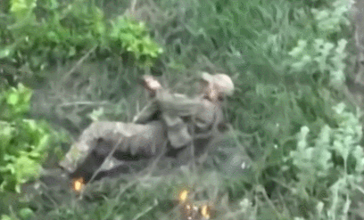 皇冠登2代理_数十名俄军吞枪自杀皇冠登2代理,多名女兵被炸死!用枪爆头会有痛苦吗?