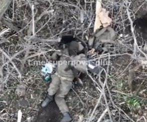 皇冠登2代理_数十名俄军吞枪自杀皇冠登2代理,多名女兵被炸死!用枪爆头会有痛苦吗?