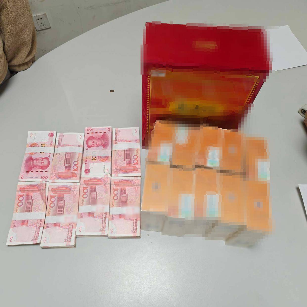 皇冠信用網出租
_杭州一学生网购讲义夹皇冠信用網出租
,包裹里竟藏着8万元现金,背后涉及一场诈骗