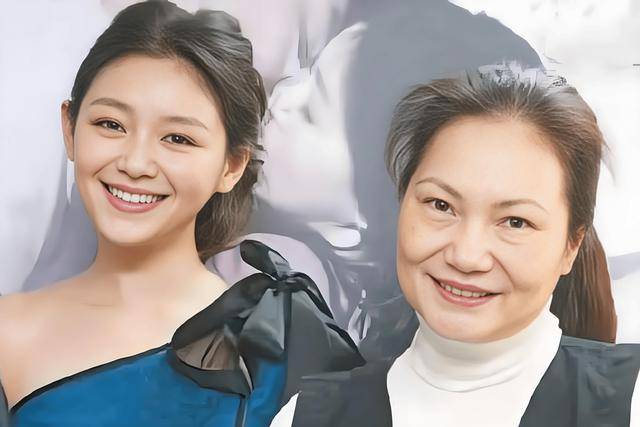皇冠信用网代理
_大S儿女回北京皇冠信用网代理
,张兰拉着小玥儿逛街,网友夸汪小菲好帅