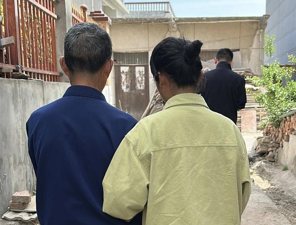 皇冠信用網登2代理
_女孩跟男友外出打工失踪皇冠信用網登2代理
,15年后被找到已育两子 父亲:她当年流浪到河南,不知回家的路