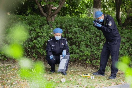 hga025开户
_苏州民警严方:840余万枚指纹、9000余起案件hga025开户
,他在方寸间寻找真相