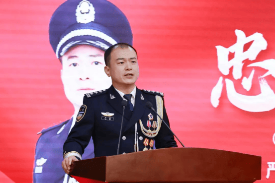 hga025开户
_苏州民警严方:840余万枚指纹、9000余起案件hga025开户
,他在方寸间寻找真相
