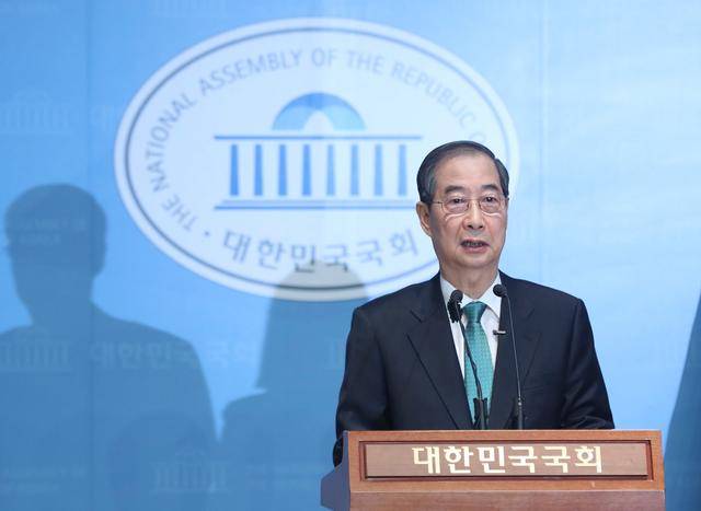 皇冠信用网会员开户
_韩国大选:金文洙完成候选人登记皇冠信用网会员开户
,前总理韩德洙已退选