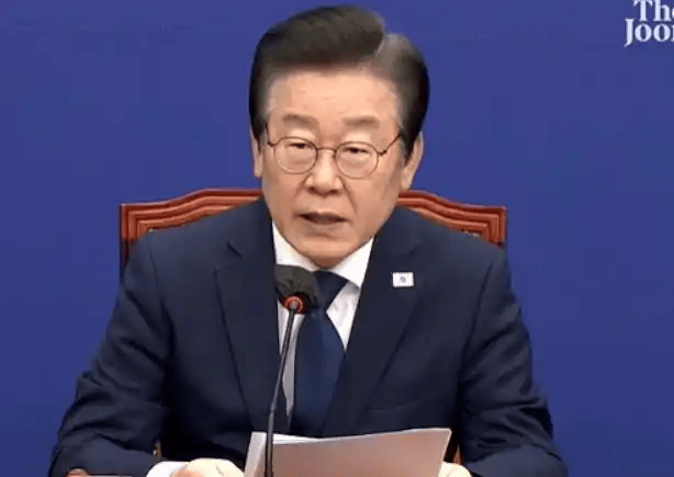 hga030官方网址
_“总统下台”响彻全球hga030官方网址
!中国使馆突遭冲击!意想不到的事发生了