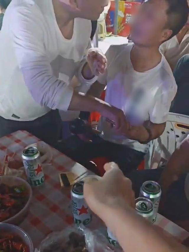 WNBA买球平台
_蚌埠龙虾节被曝有“点歌刺客”WNBA买球平台
,当地多部门介入调查