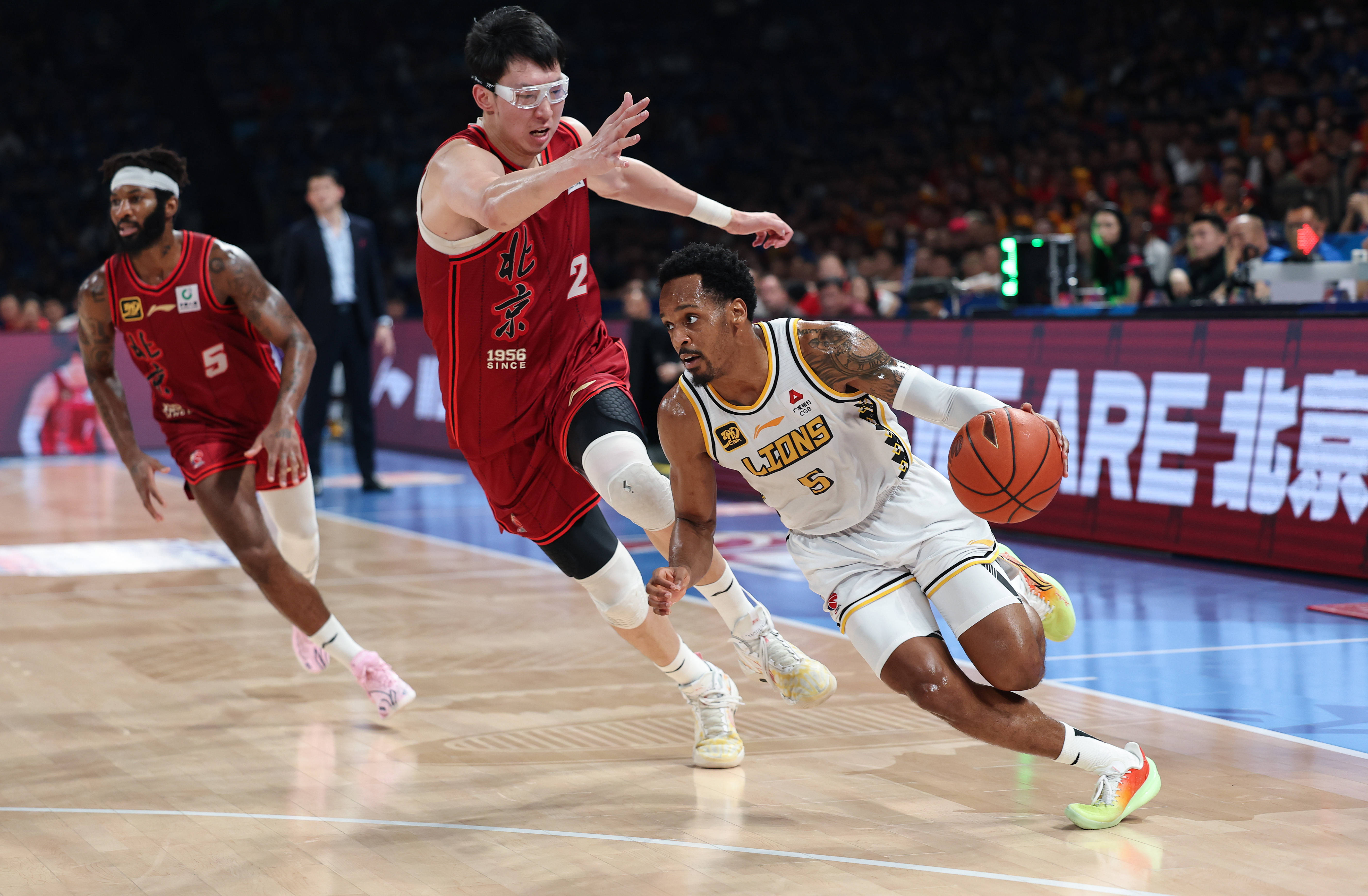 皇冠足球管理平台出租
_浙江广厦4-2北京夺队史CBA首冠皇冠足球管理平台出租
!周琦31+10布朗41分