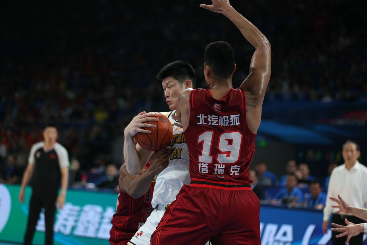 皇冠足球管理平台出租
_浙江广厦4-2北京夺队史CBA首冠皇冠足球管理平台出租
!周琦31+10布朗41分