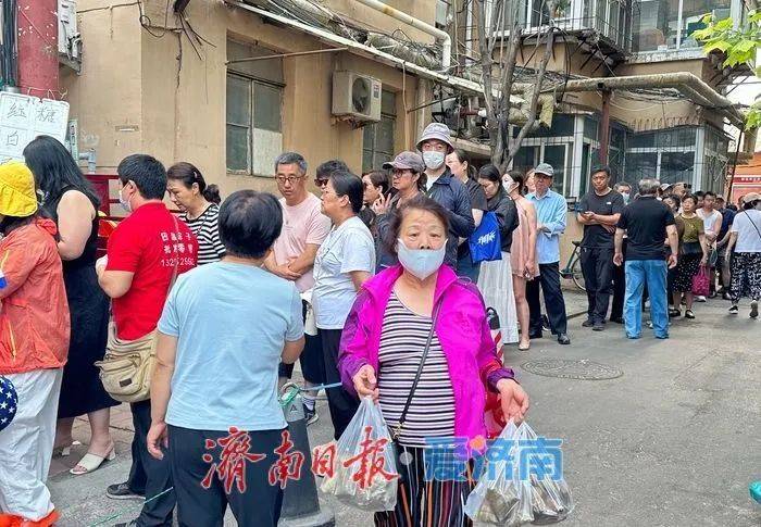 如何申请皇冠信用網
_顾客不惜排队三小时如何申请皇冠信用網
,济南这个小摊你知道吗?