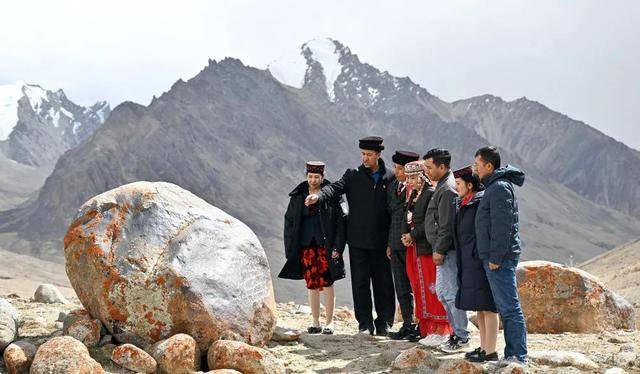 皇冠信用会员账号注册
_我们放羊的地方就是中国的领土皇冠信用会员账号注册
!龙吉克·卡德尔:我的父亲是《冰山上的来客》主人公原型