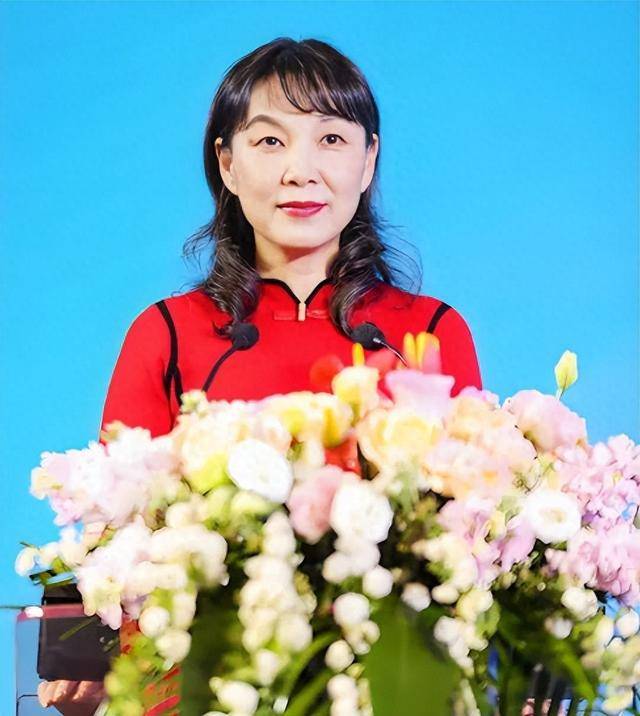 皇冠信用出租代理_是时候再来认识一下娃哈哈老臣杜建英了皇冠信用出租代理!