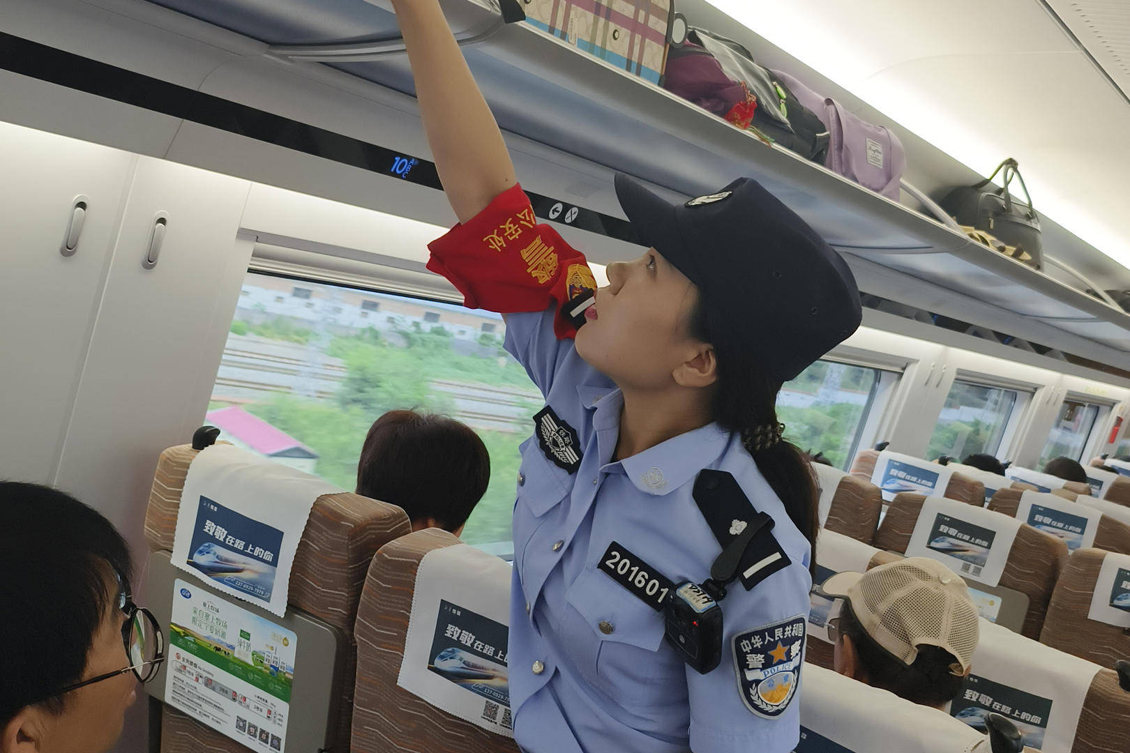 皇冠信用盘占成代理
_当事女乘客回应“穿吊带乘高铁收到提示卡片”:没冒犯皇冠信用盘占成代理
,未评判穿着,安全感满满