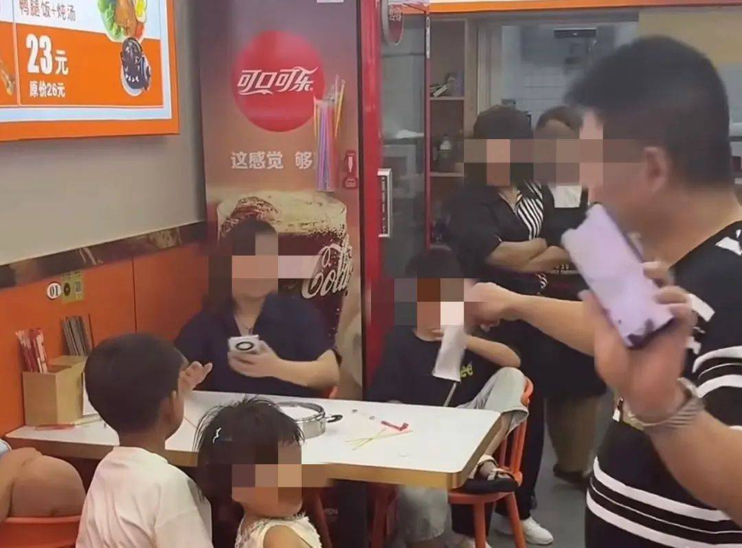 皇冠信用网如何申请
_三名女子和四个孩子点一碗面皇冠信用网如何申请
,多次免费续面被拒后女子连续给出2个差评!老板:不同意和解,将重新调整续面规则