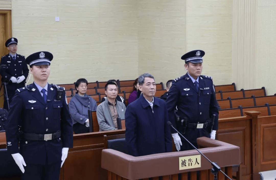 皇冠信用盘开户_柳州市委书记:违建轻轨透支人民信任皇冠信用盘开户,败坏党风政风,教训极其深刻