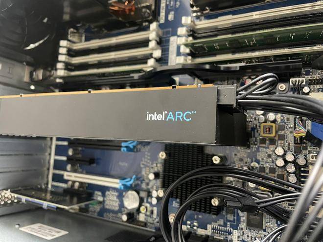 塞尔维亚超级联赛 | 448EU + 16GB 显存塞尔维亚超级联赛,蓝戟英特尔 Arc A760A / A570 16GB 样卡现身