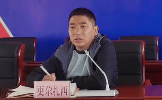 皇冠代理登入_学习中央八项规定精神当天皇冠代理登入,镇长组织多人聚餐饮酒,酒后失德失范并殴打他人,被撤职降级